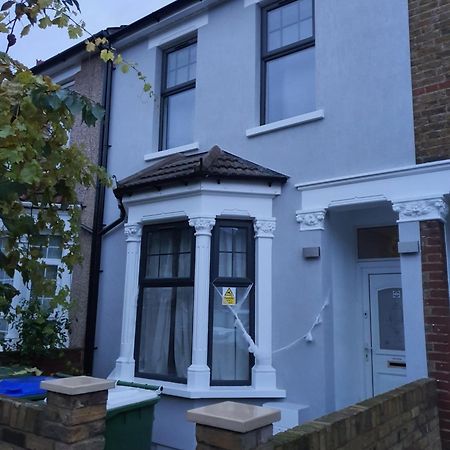 Daniari Guest Rooms Erith Exterior photo